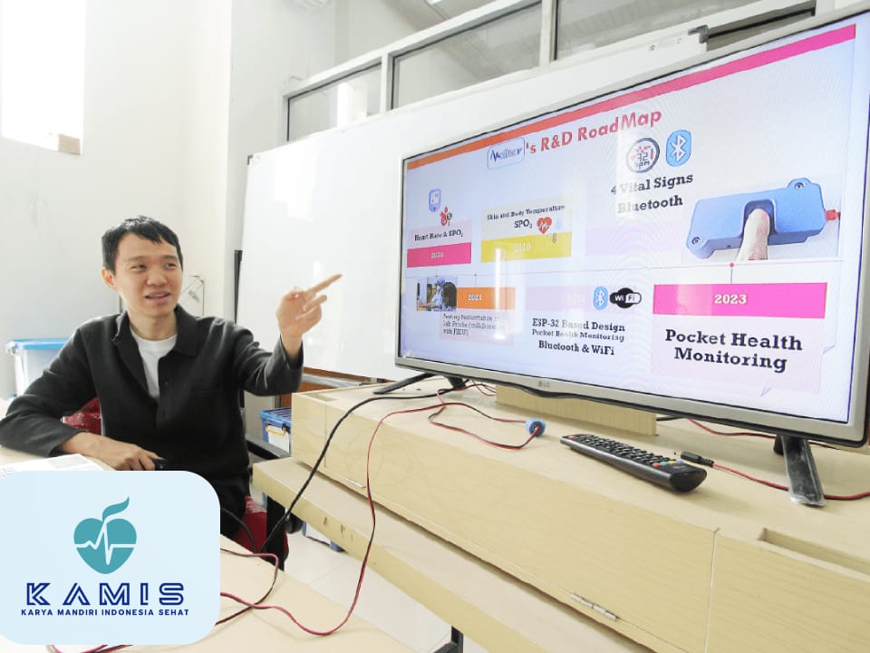 MOLITAV, Solusi Inovatif untuk Memantau Lima Tanda Vital Tubuh - (30 Oktober 2025) - UI Magazine Edisi XXVIII